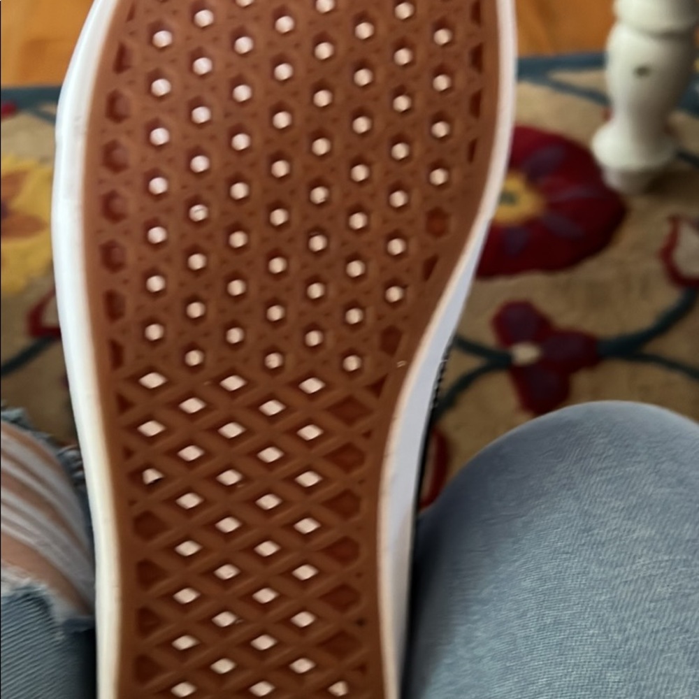 Vans comfy cush. Only worn a few times. Great condition! Suede toe and heel.